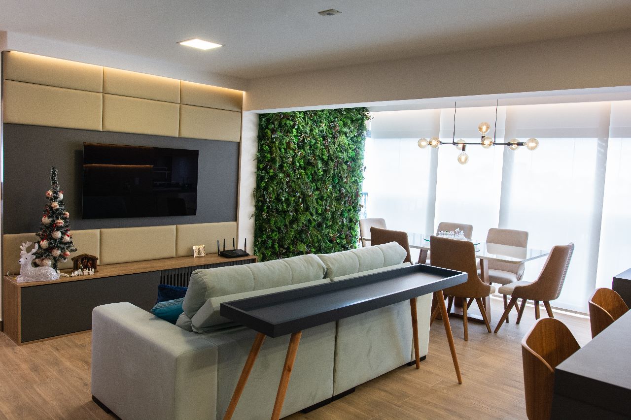 Home theater com jardim vertical